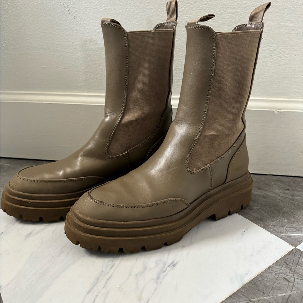 Stylish Taupe Chunky Sole Boots